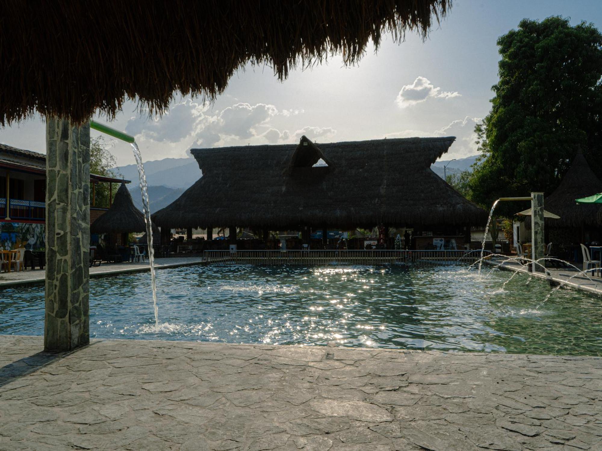 Hotel Acuarela Del Rio Santa Fe de Antioquia Exterior foto