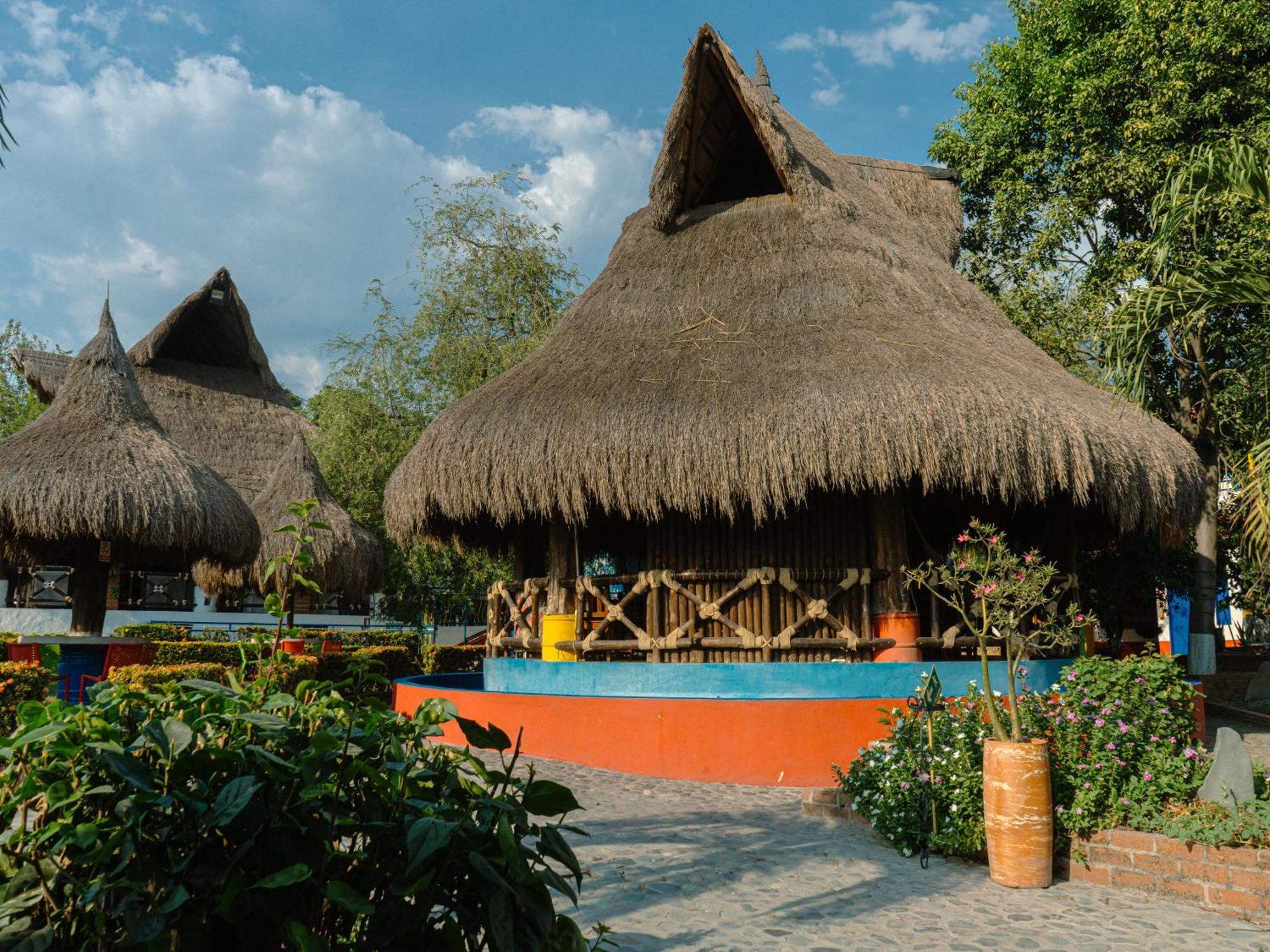 Hotel Acuarela Del Rio Santa Fe de Antioquia Exterior foto